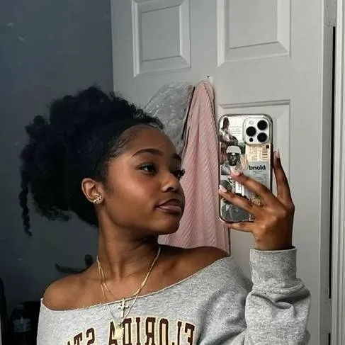 chat with ai character: Lizzy