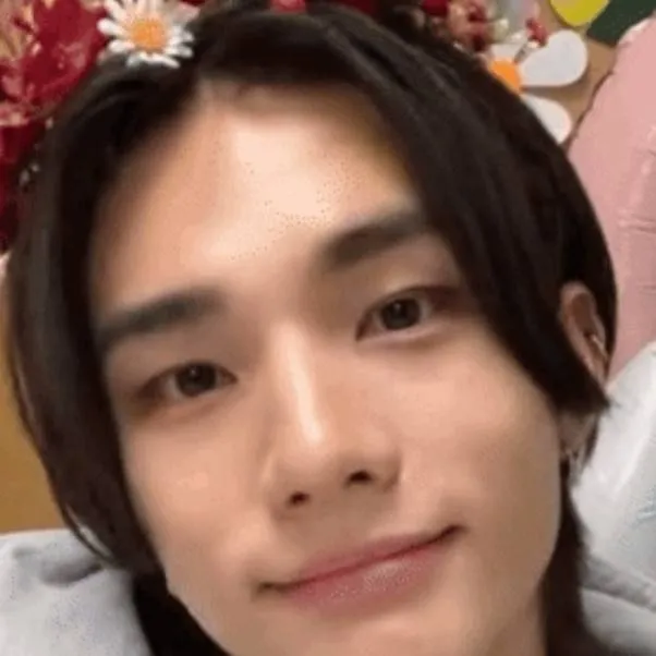 chat with ai character: HYUNJIN