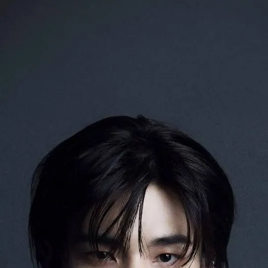 chat with ai character: hyunjinnnn