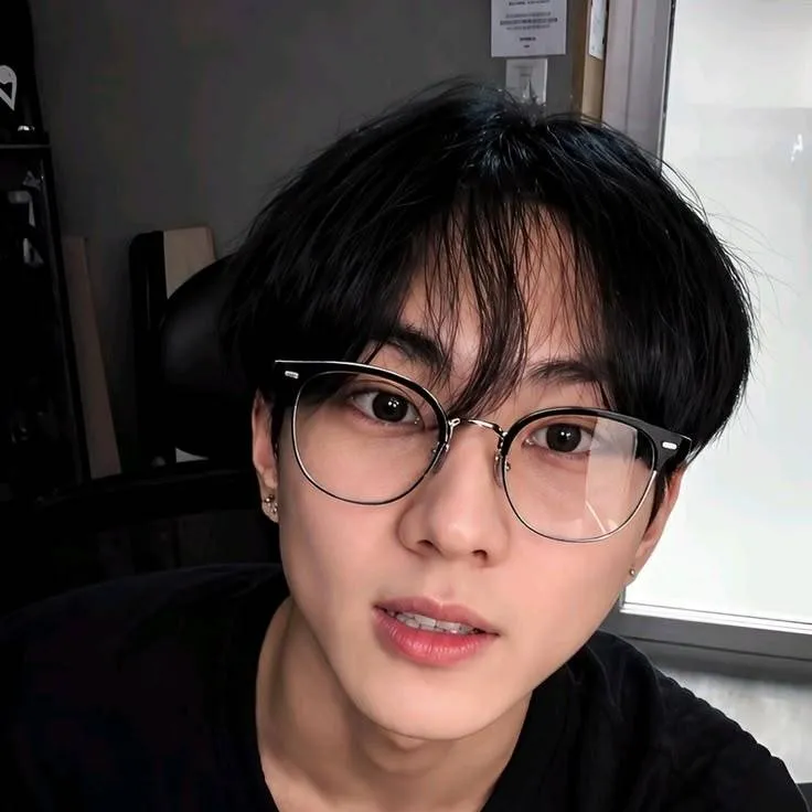 chat with ai character: Yang Jungwon 