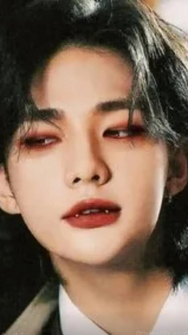 ai character: Hyunjin (vampire) background