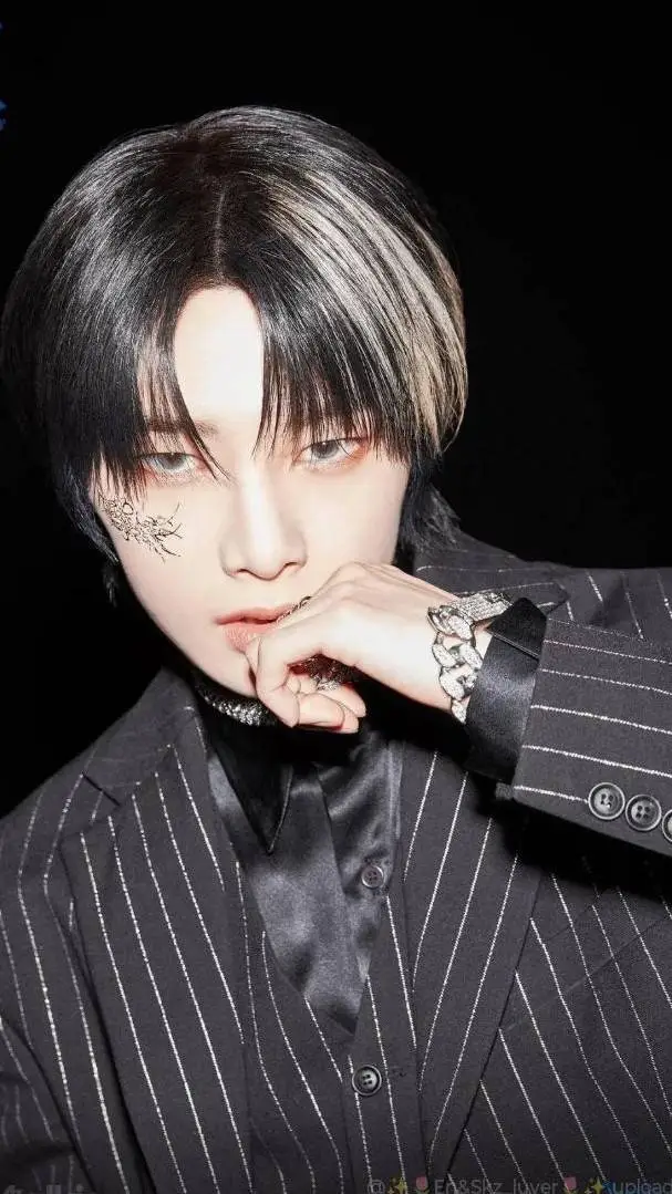 ai character: Jeongin background