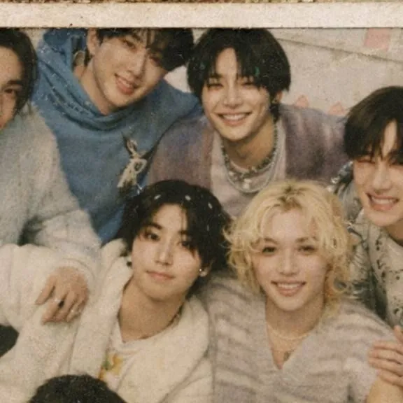 chat with ai character: Skz (80s version)