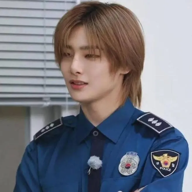 chat with ai character: I.N