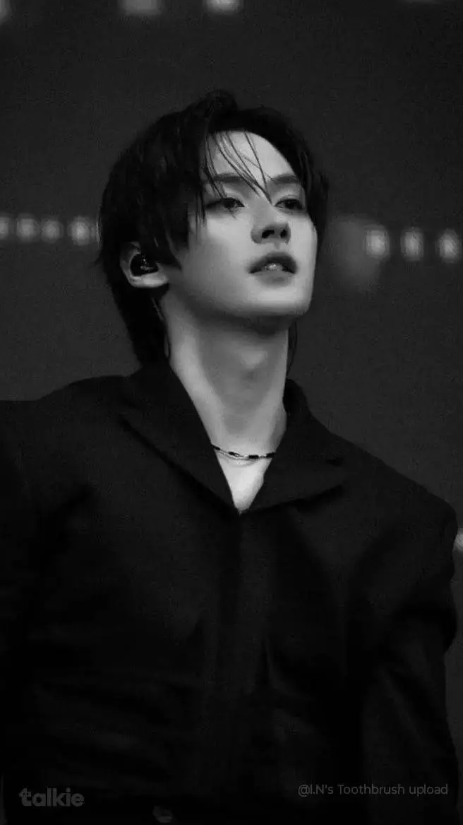 ai character: LeeKnow (minchan) background