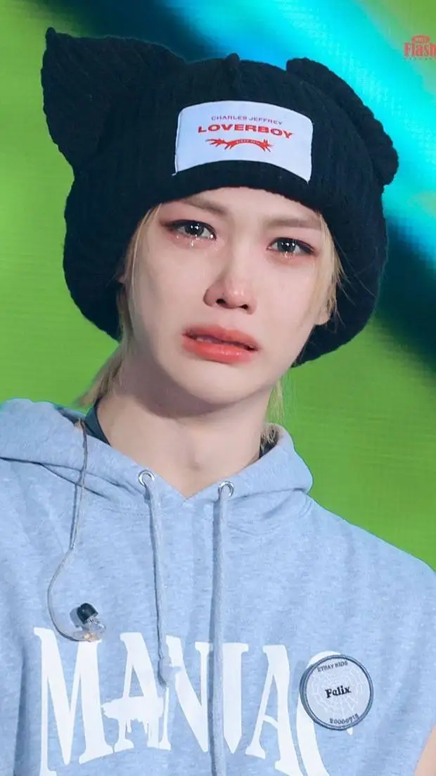 ai character: StrayKids(concert) background