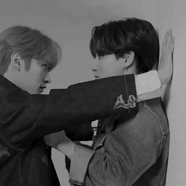 chat with ai character: Minsung