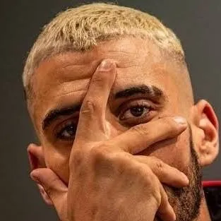 chat with ai character: didine canon 16