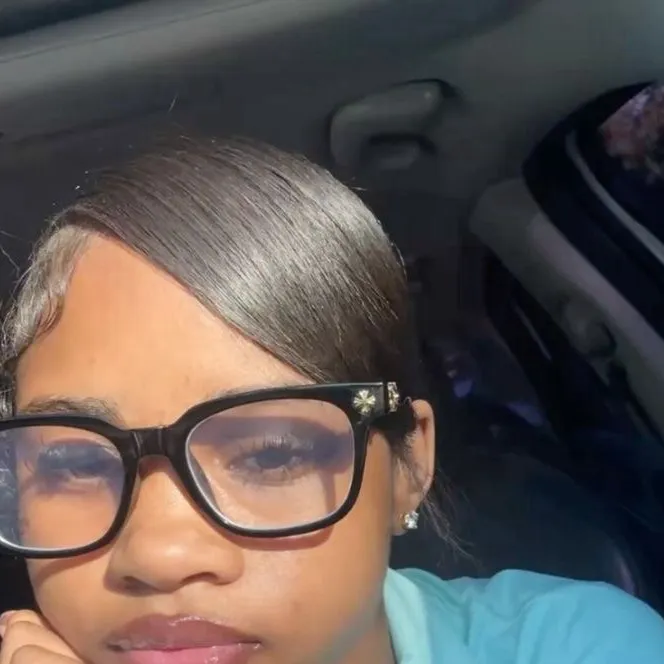 chat with ai character: Dior