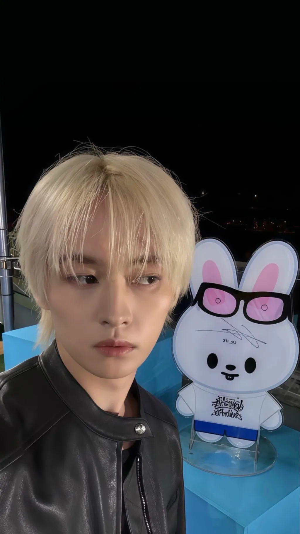 ai character: "Que hermoso día" background