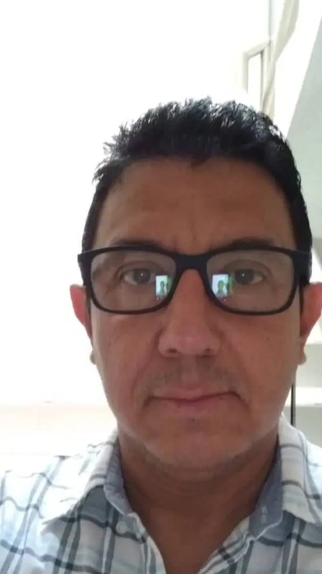 ai character: Ricardo  background