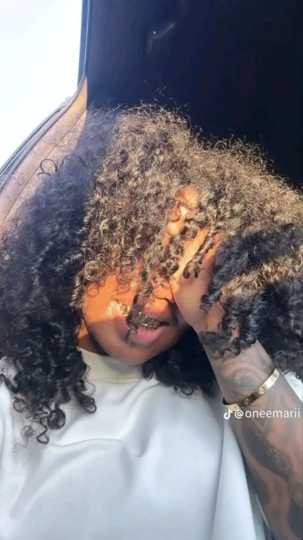 ai character: {—Tyia—} 〽️ background