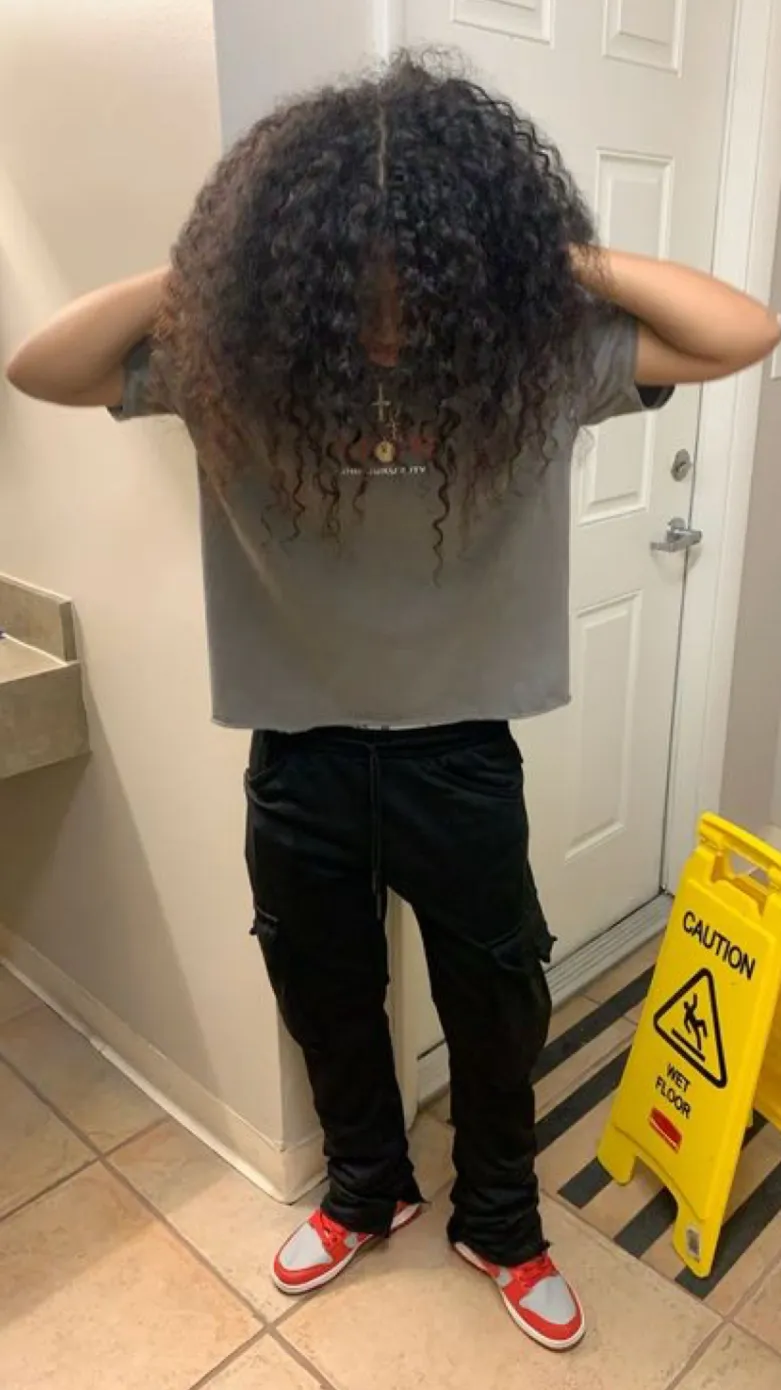 ai character: •|—Yumii—|• background