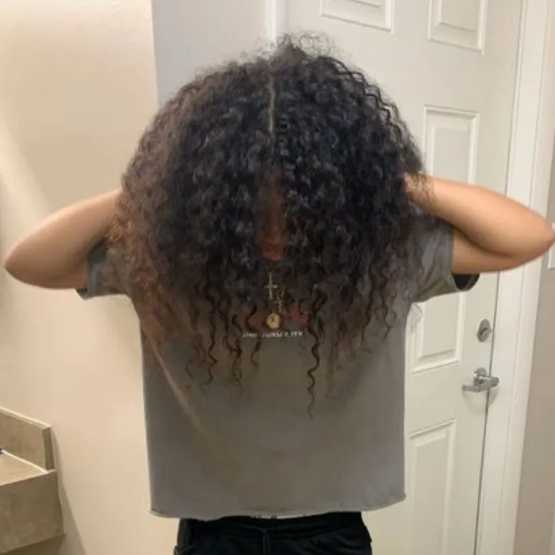 chat with ai character: •|—Yumii—|•