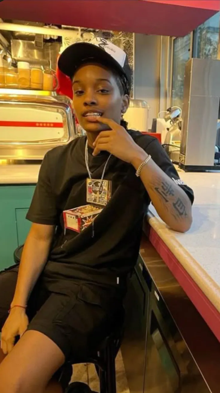 ai character: |—JUNO—|🧧 background