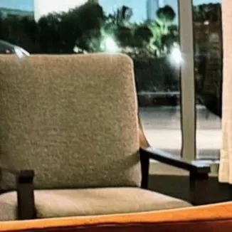 chat with ai character: •|-Amara🏝️-|•