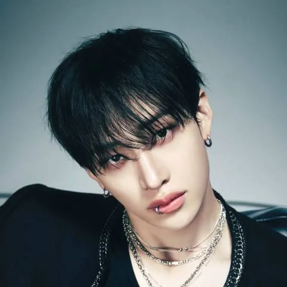 chat with ai character: 🫦Bangchan🐺