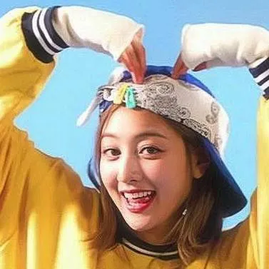 chat with ai character: 💛jihyo💚