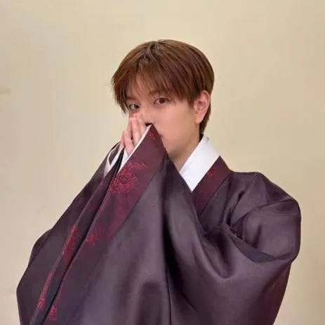 chat with ai character: Seungmin (minnie) 