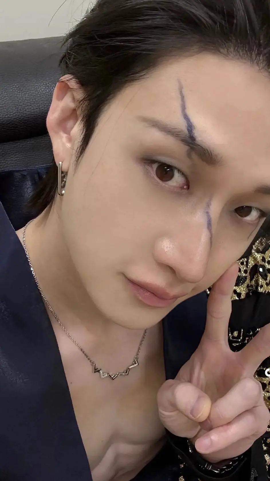 ai character: 🐺Bang chan🐺 background