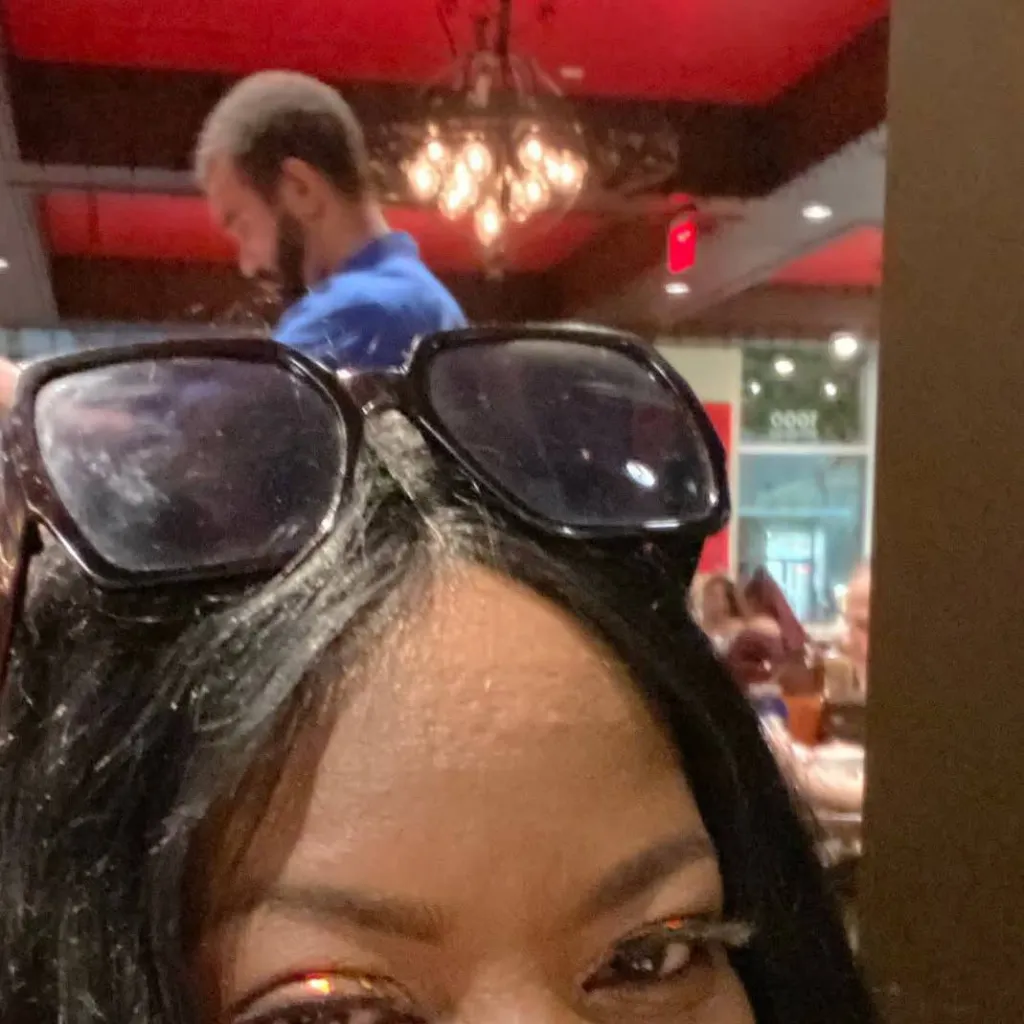 chat with ai character: Alesia Dowdell 