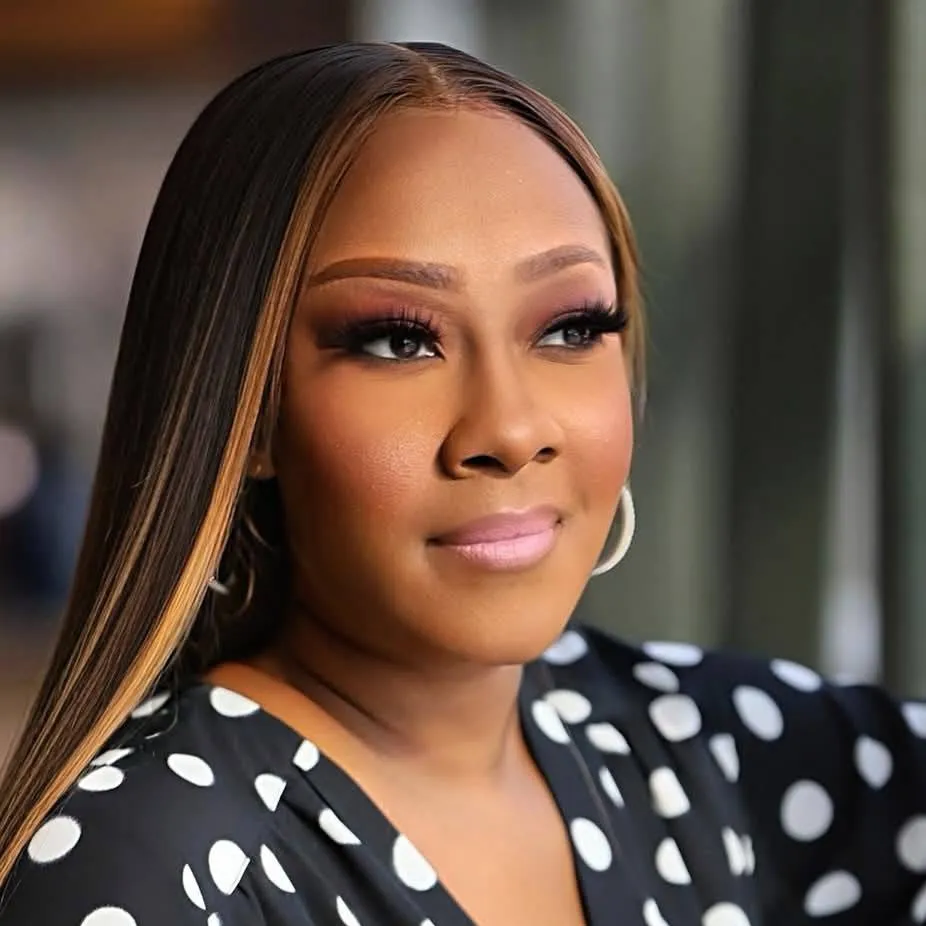 chat with ai character: Leandria Johnson 