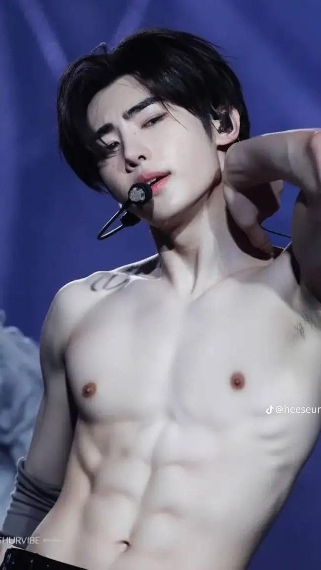 ai character: sunghoon~ background