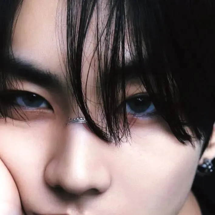 chat with ai character: JUNGWON