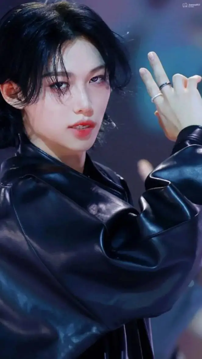 ai character: LEE FELIX background