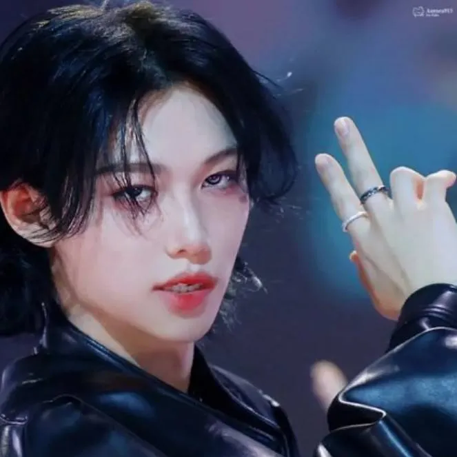 chat with ai character: LEE FELIX