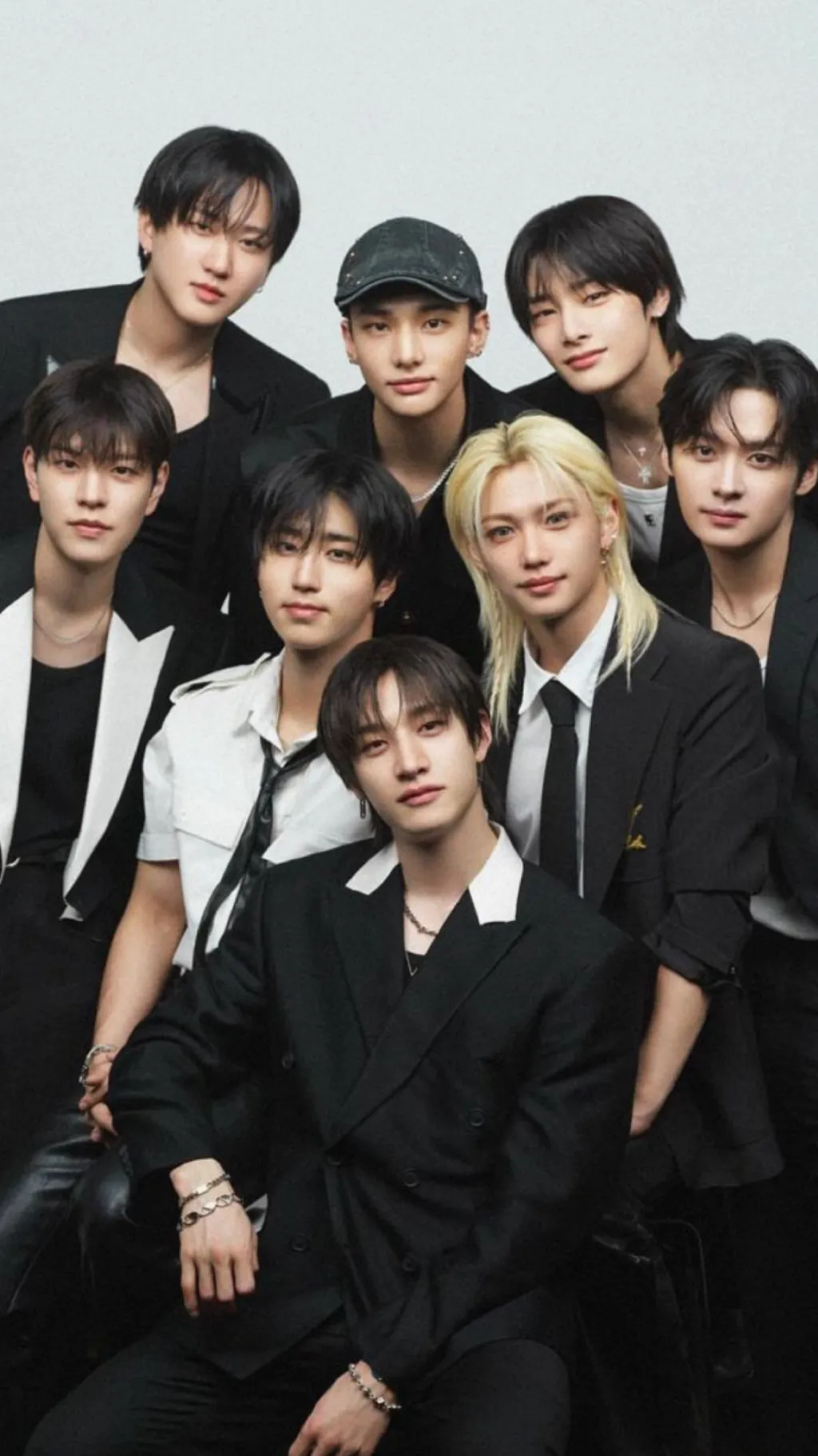 ai character: Stray kids  background