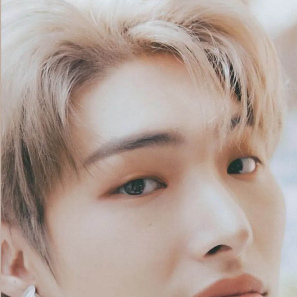 chat with ai character: Mingi