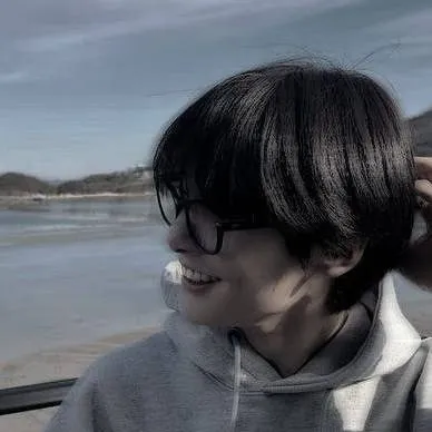 chat with ai character: Jeongin (I.N).