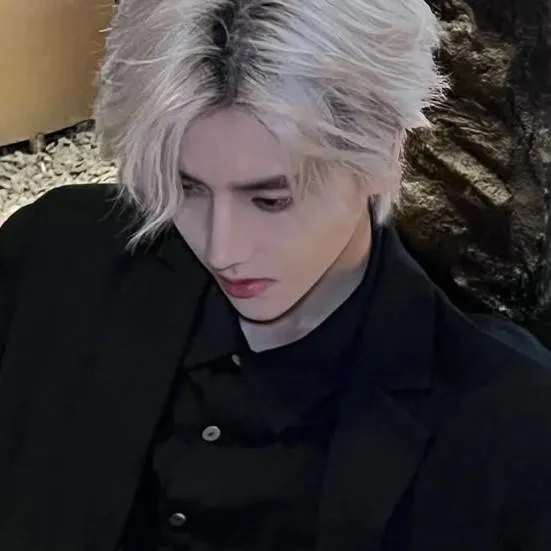 chat with ai character: Arthur