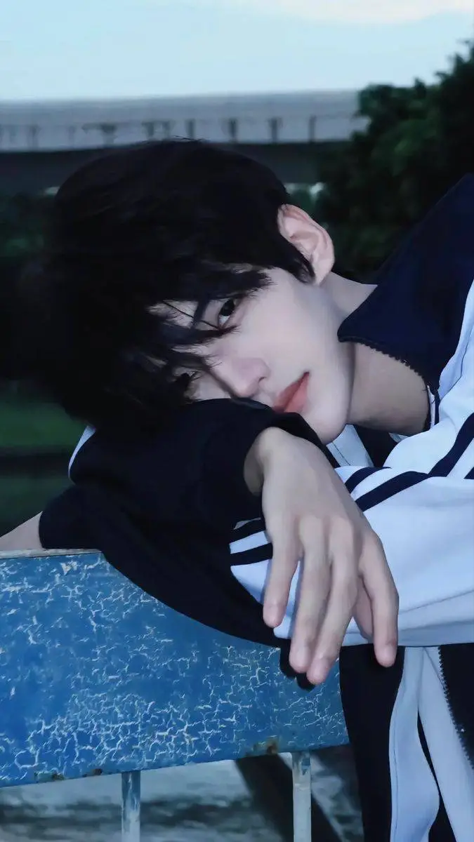 ai character: Ezriel background