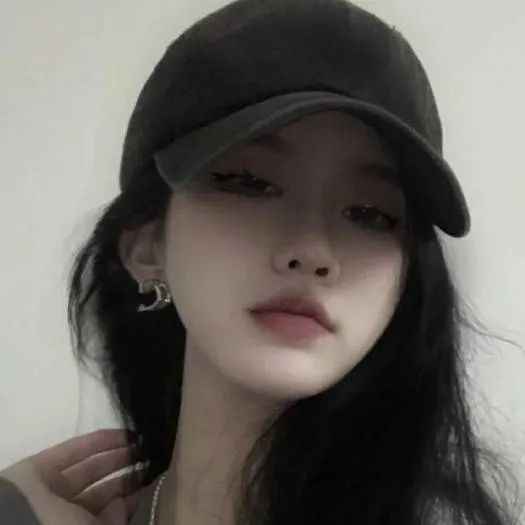chat with ai character: glow team"