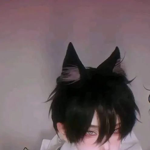 chat with ai character: leo