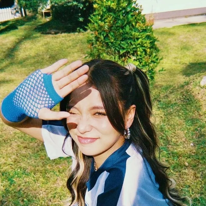 chat with ai character: yuna mercado