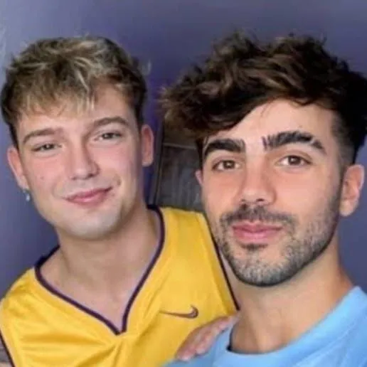 chat with ai character: Fede con Ian