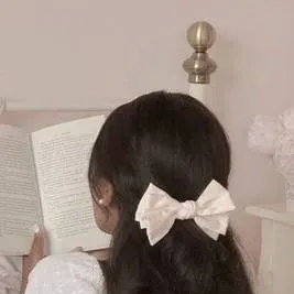 chat with ai character: Alexis