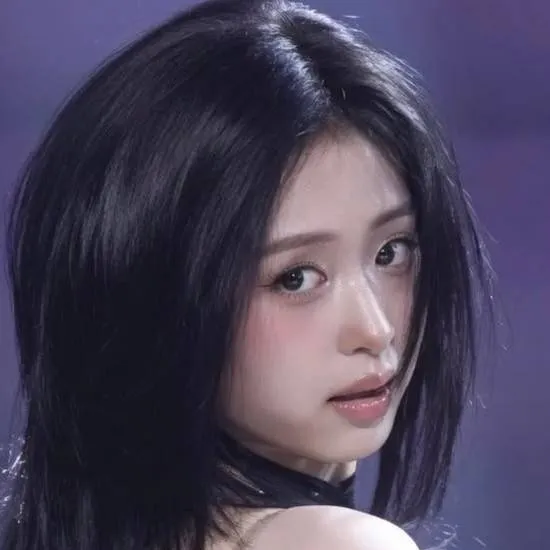 chat with ai character: Ahyeonnn