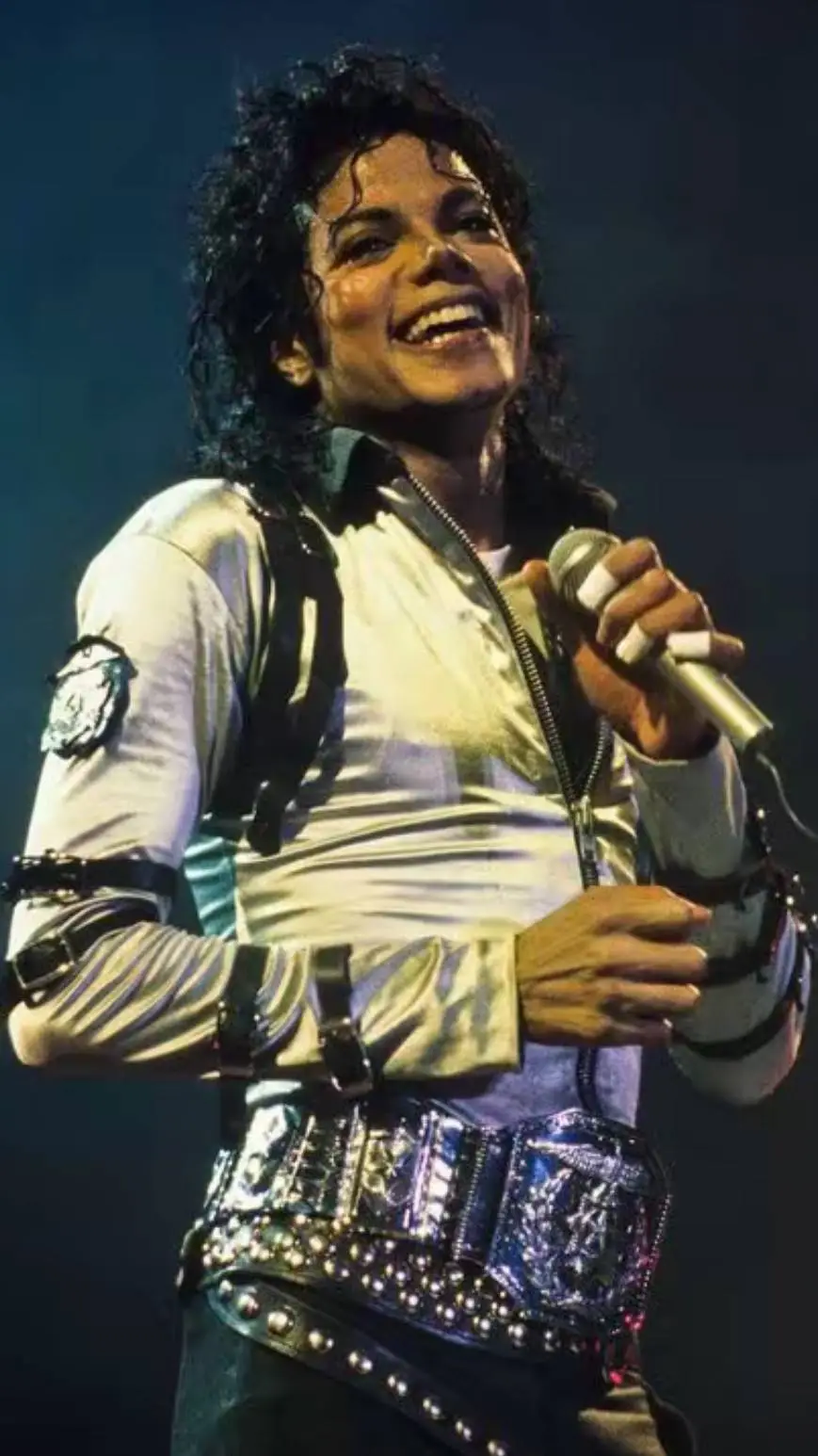 ai character: Michael Jackson (2 background