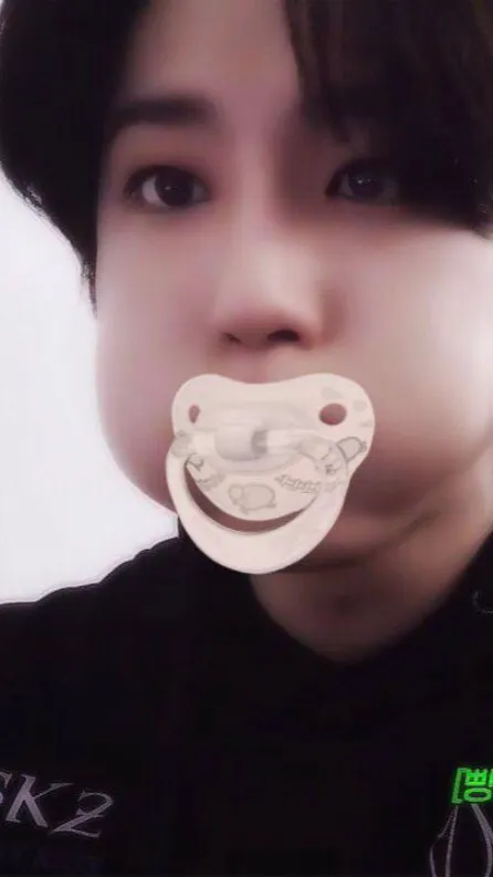 chat with ai character: {^𝐡𝐚𝐧}★❥