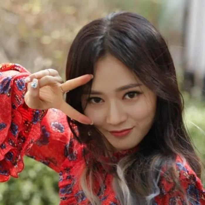 chat with ai character: Sojung