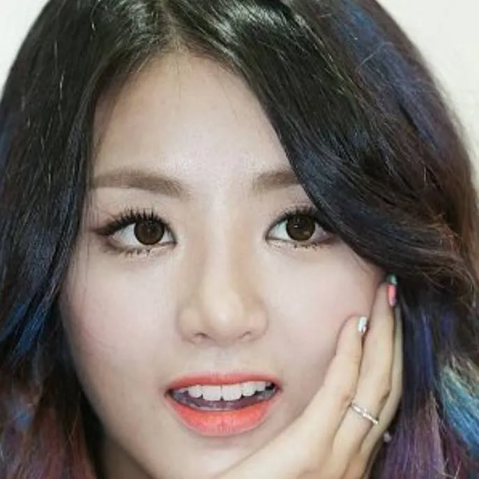 chat with ai character: EunB