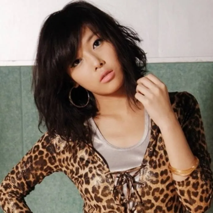 chat with ai character: Yubin