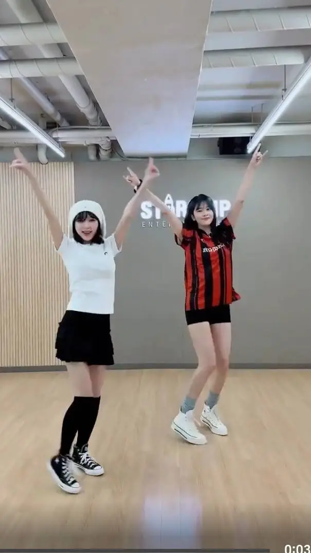 ai character: Yujin and Yena background