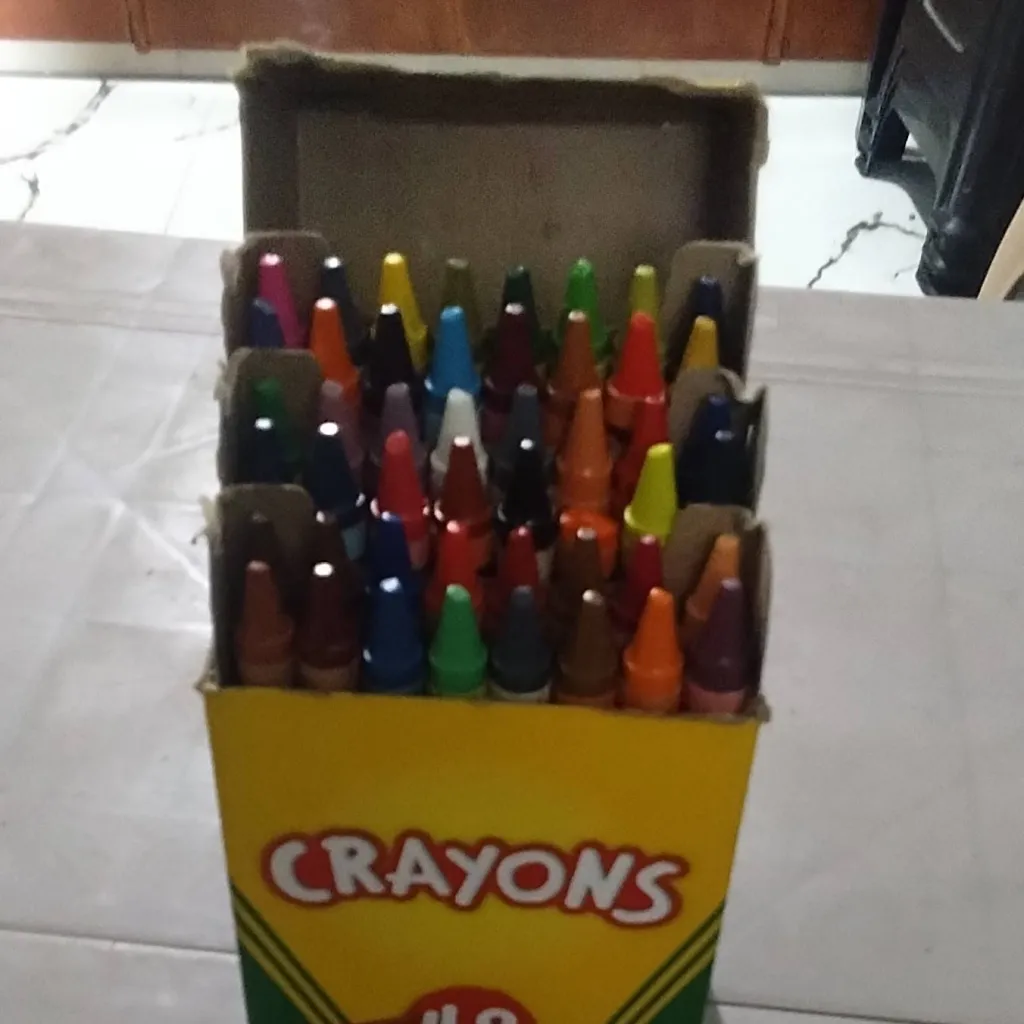 chat with ai character: Crayola School