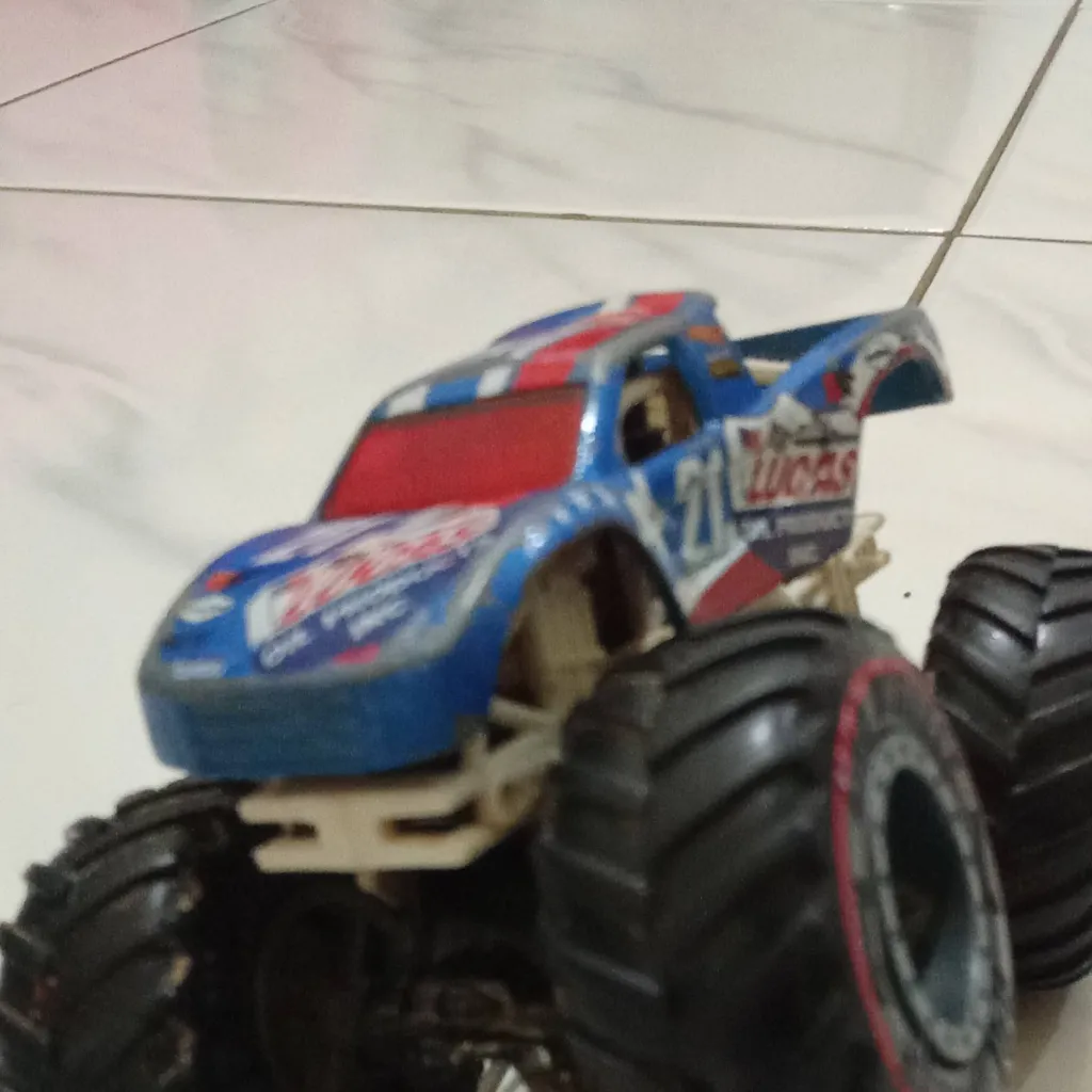 chat with ai character: Monster truck