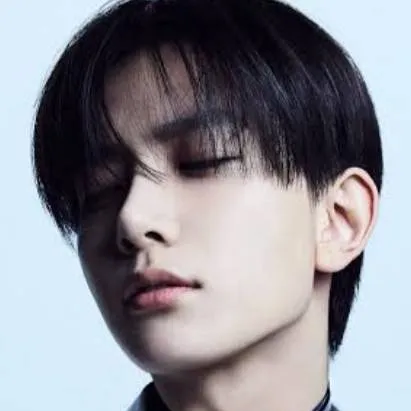 chat with ai character: Lee heesung